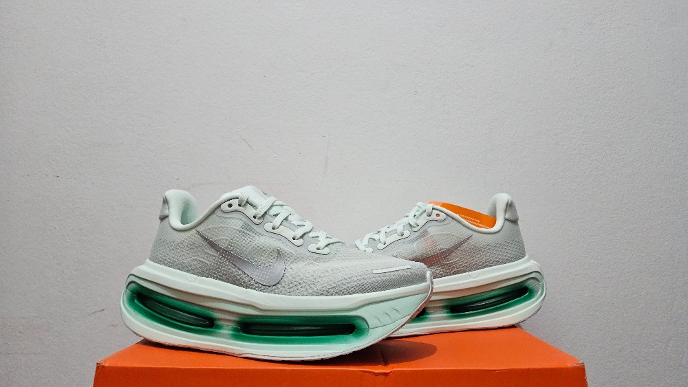Nike Vomero Premium Barely Green Feminino — 37, Novo