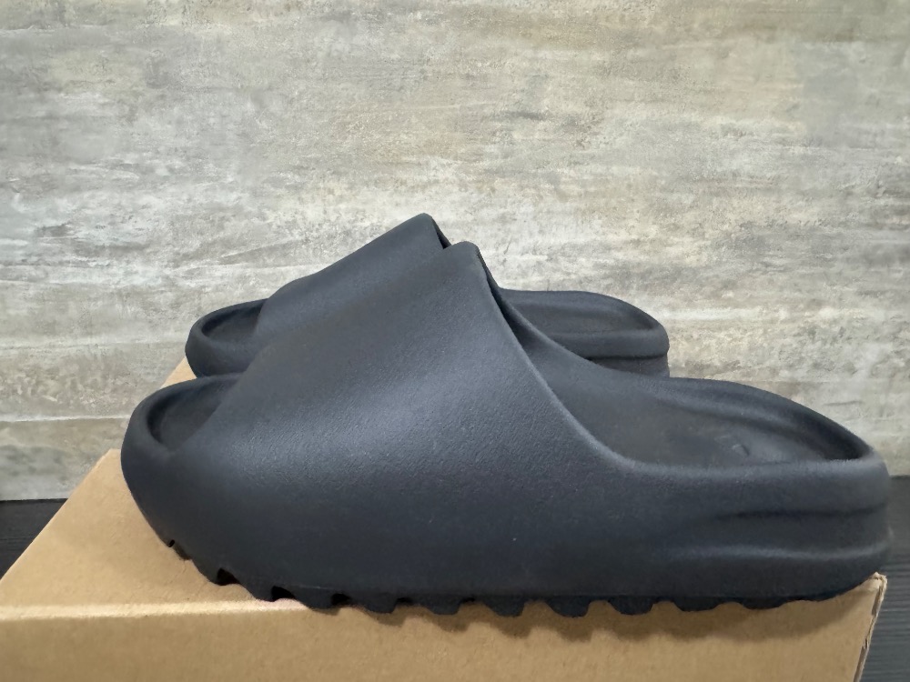 Yeezy Slide Onyx — 36 / 36/7, Novo
