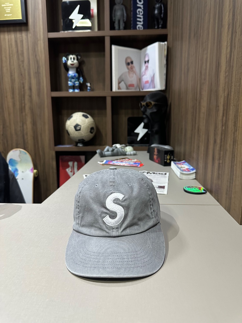 Boné Supreme Washed Canvas S Logo 6-Panel Grey FW26-W3 — Único, Novo