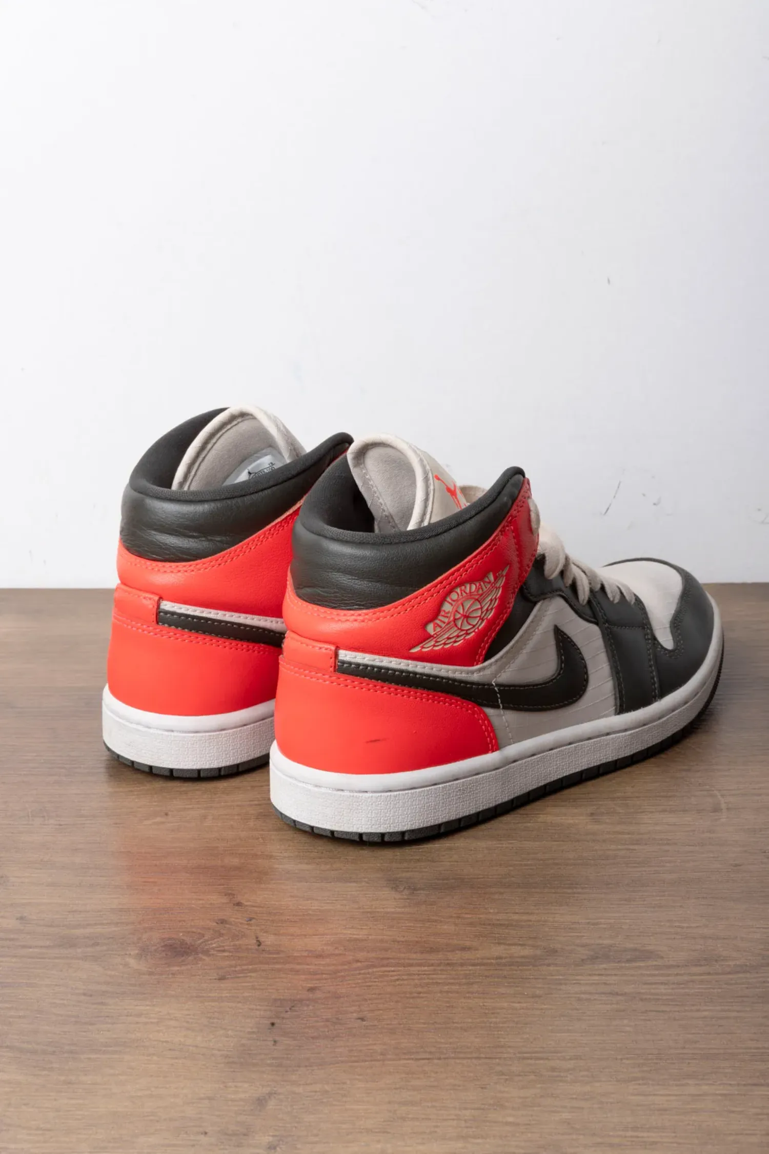Foto 2 de Air Jordan 1 Mid Light Orewood Brown — 36, Usado