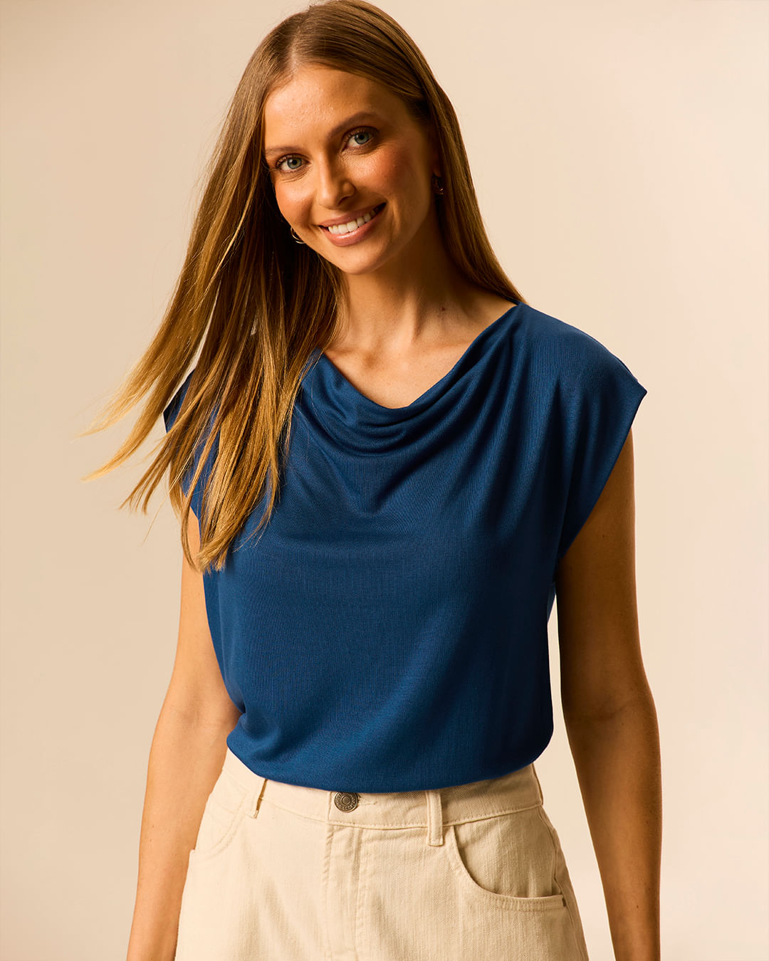 Blusa Feminina Regular Decote Degagê Sem Manga Em Viscose Stretch — Azul - P