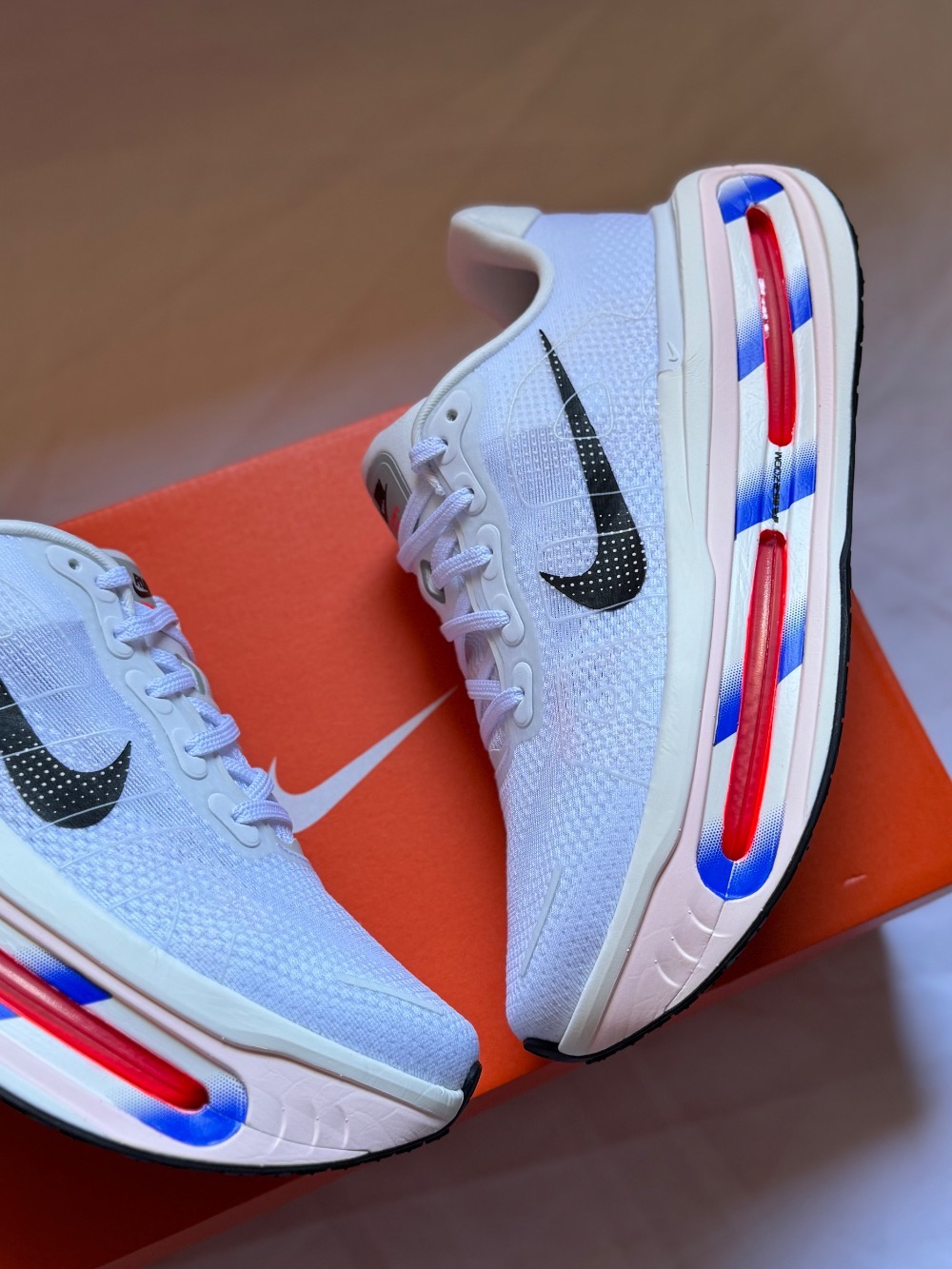 Nike Vomero Premium CM White Racer Blue Crimson — 41, Novo