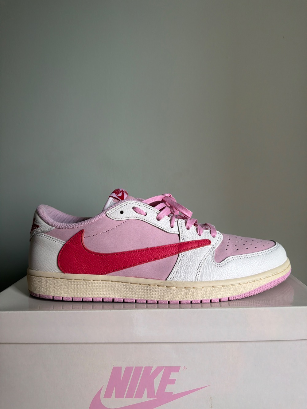 Travis Scott x Air Jordan 1 Low OG SP Sail Tropical Pink — 46, Usado