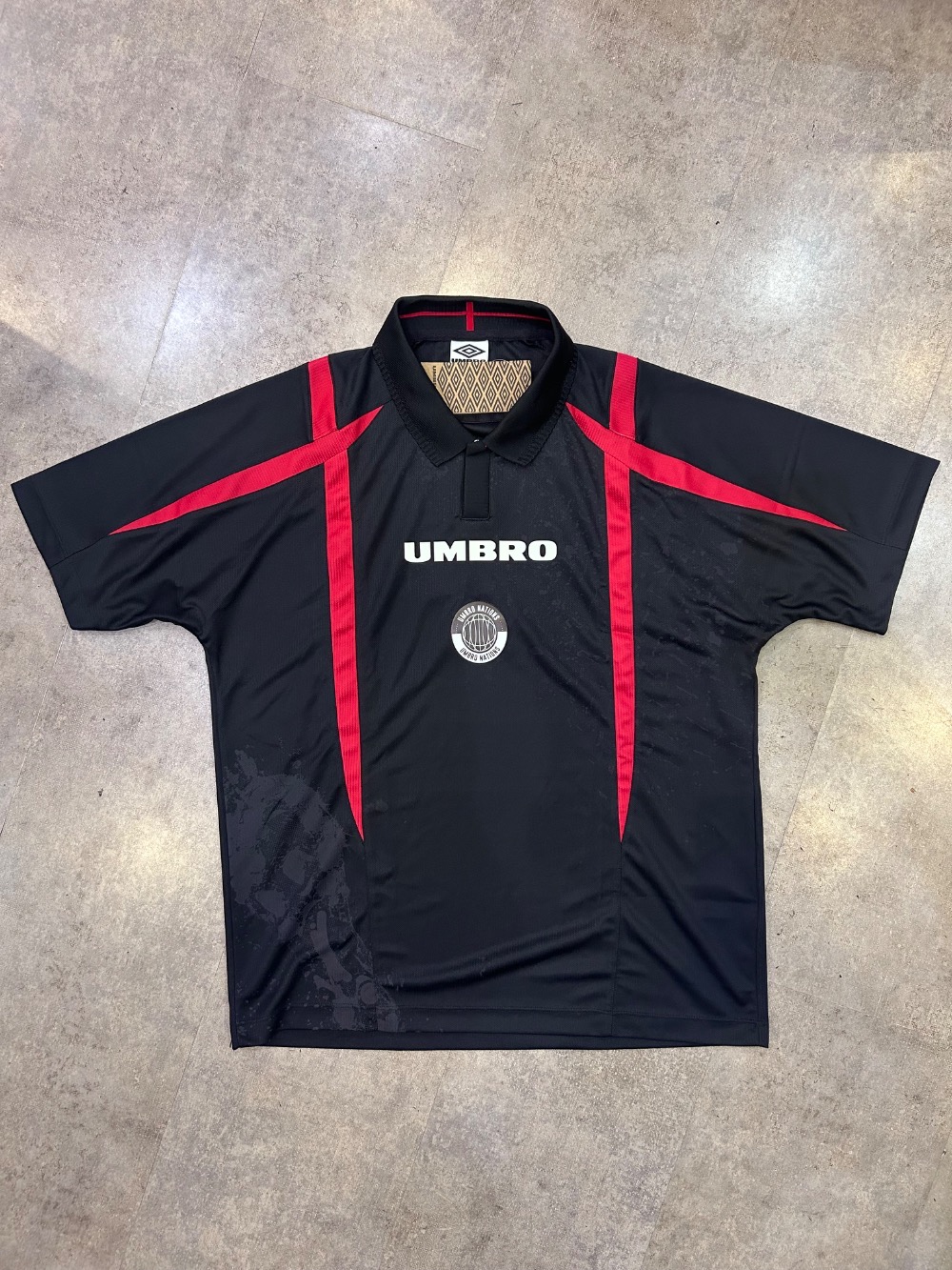 Camiseta Umbro UWN Rebel Lions Inglaterra Black — P / XXG, Novo
