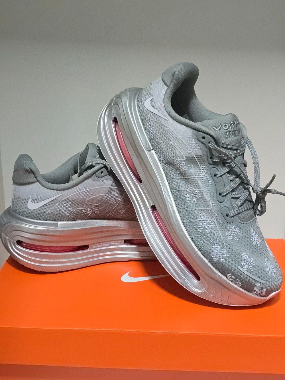 Nike Vomero Premium Geyser Grey Metallic Silver — 36, Novo