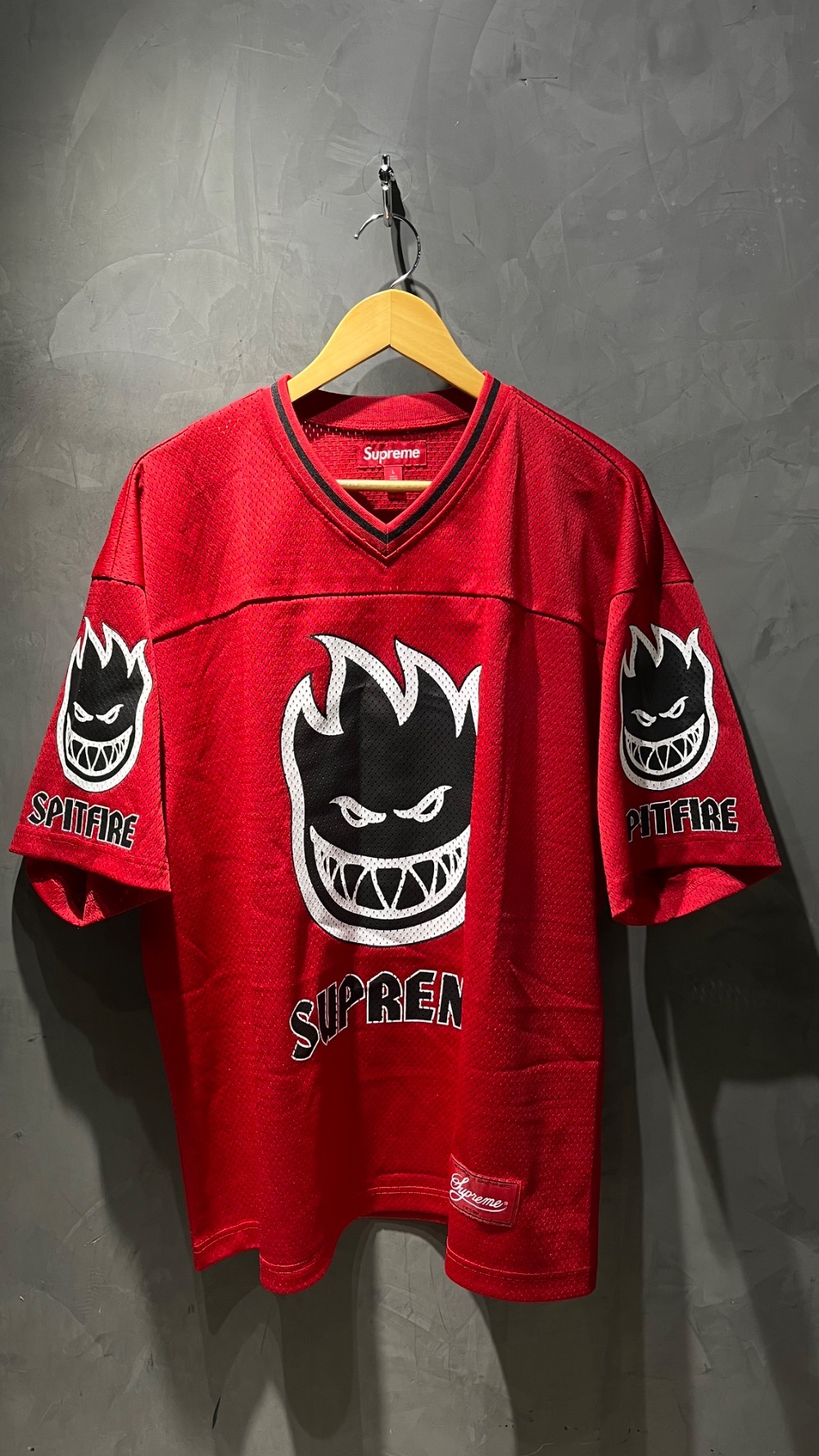 Spitfire x Supreme Camiseta Football Jersey Red SS26-W17 — G, Novo