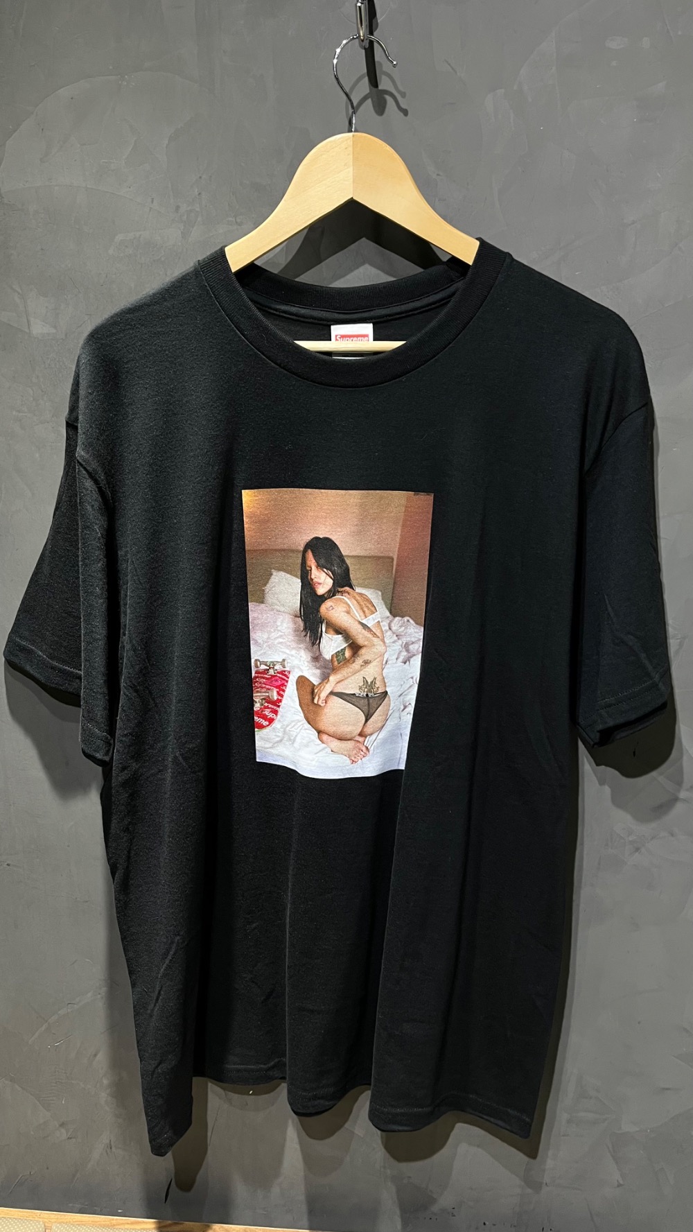 Larry Clark x Supreme Camiseta Neighbor Black FW26-W3 — G, Novo