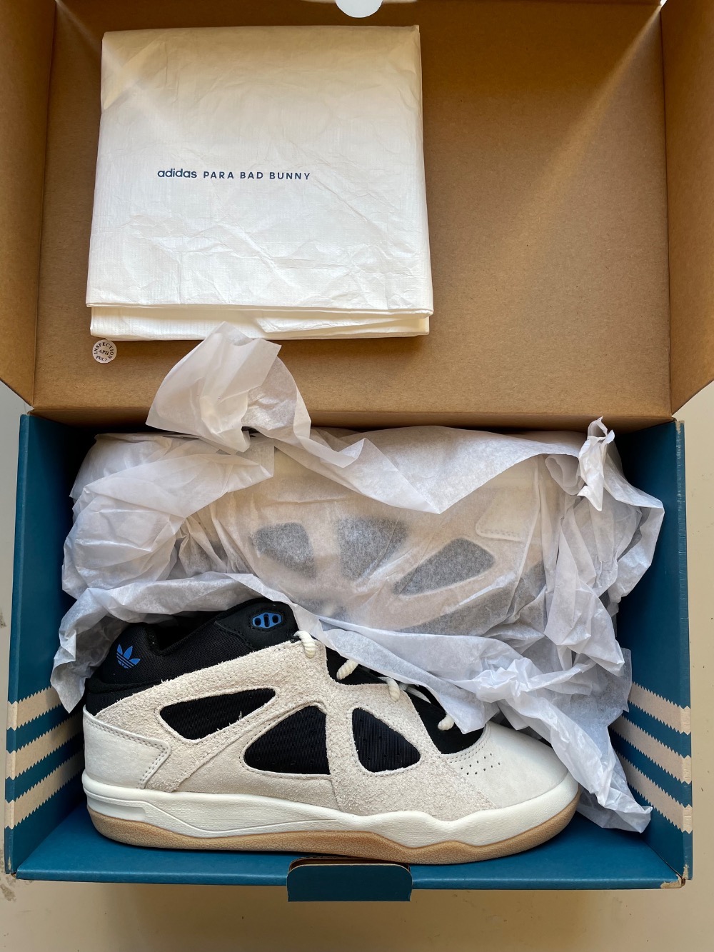 Bad Bunny x adidas BadBo 1.0 Off White Core Black Gum — 35, Novo