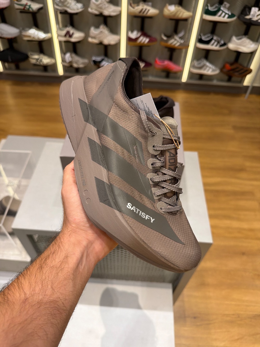 Satisfy x adidas Adizero Adios Pro 4 Brown Aurora Coffee Met. — 41, Novo