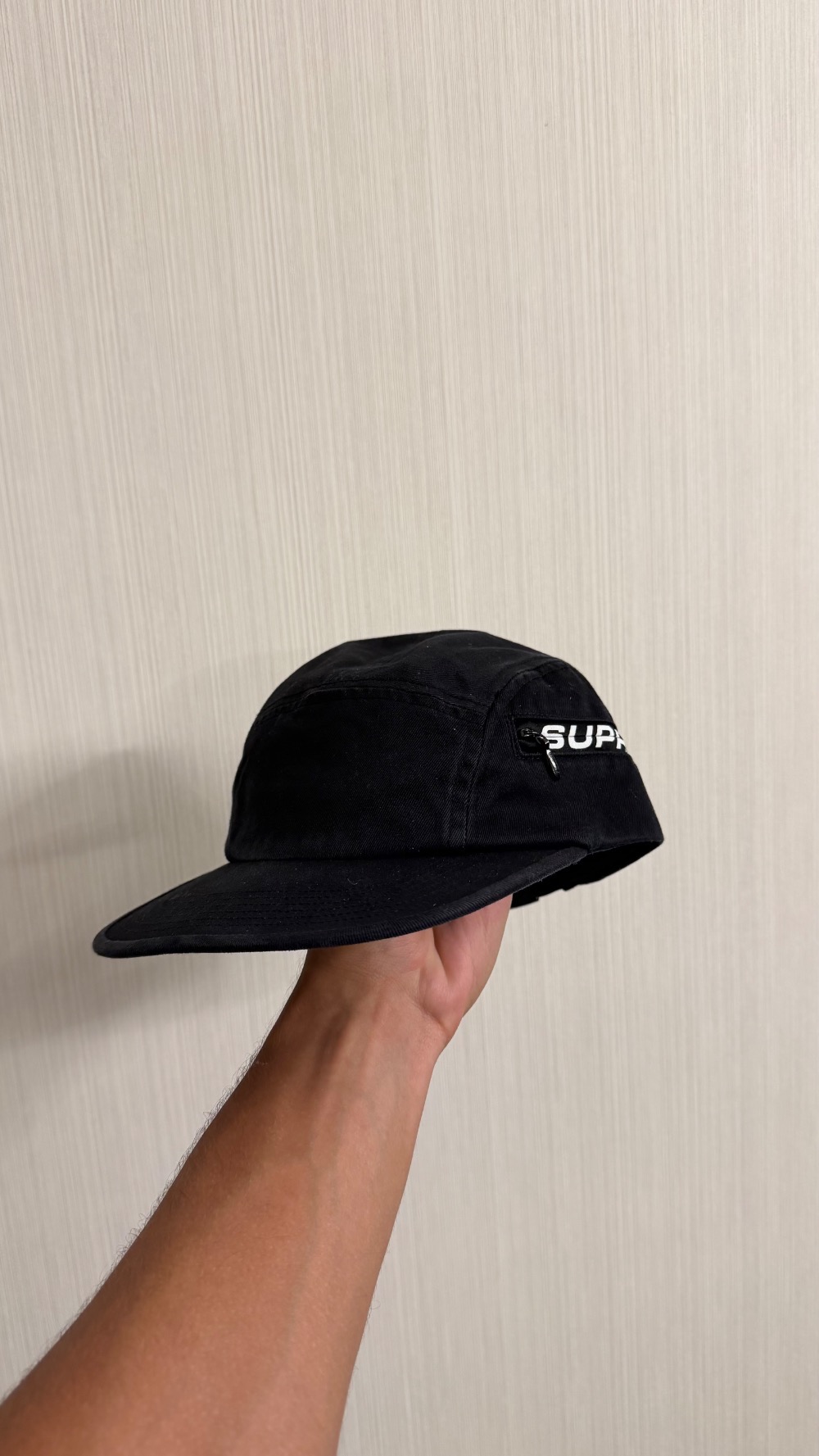 Boné Supreme Side Zip Camp Black SS26-W9 — Único, Novo