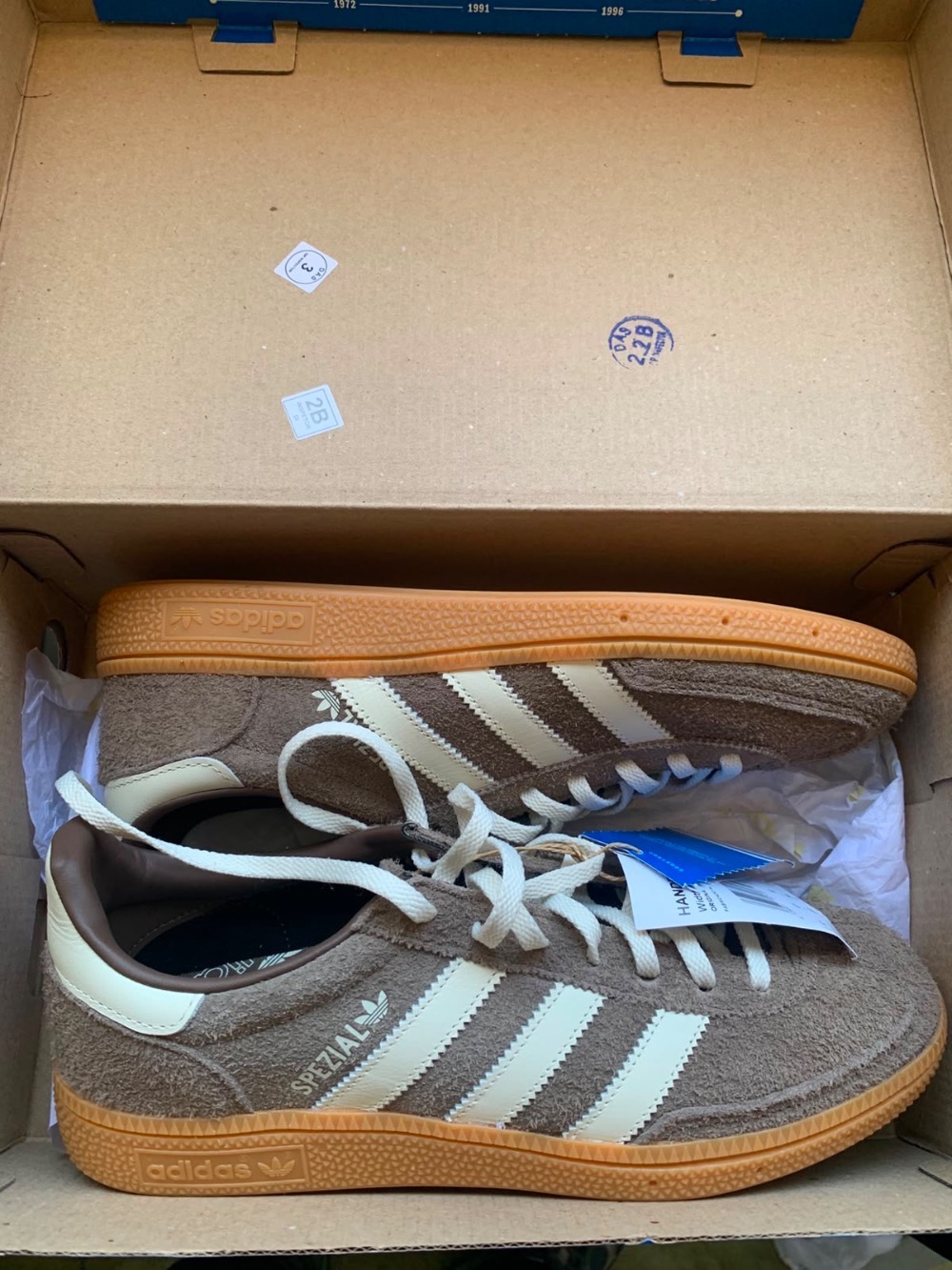 adidas Handball Spezial Earth Strata Off White Gum — 41, Novo