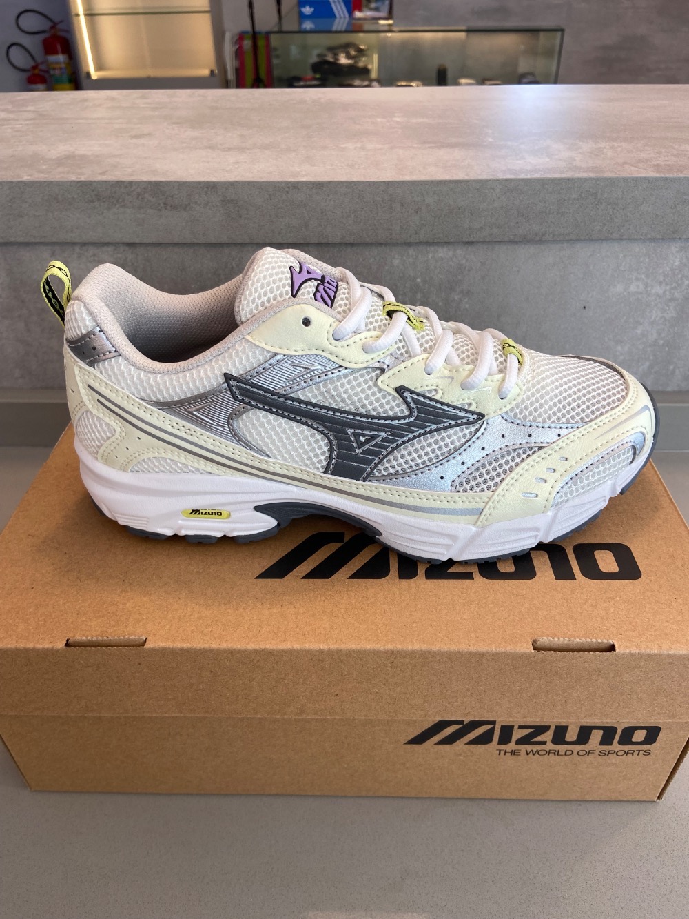 Mizuno MXR Snow White Quiet Shade Sylvan — 35 / 36 / 37 / 38 / 39 / 40, Novo