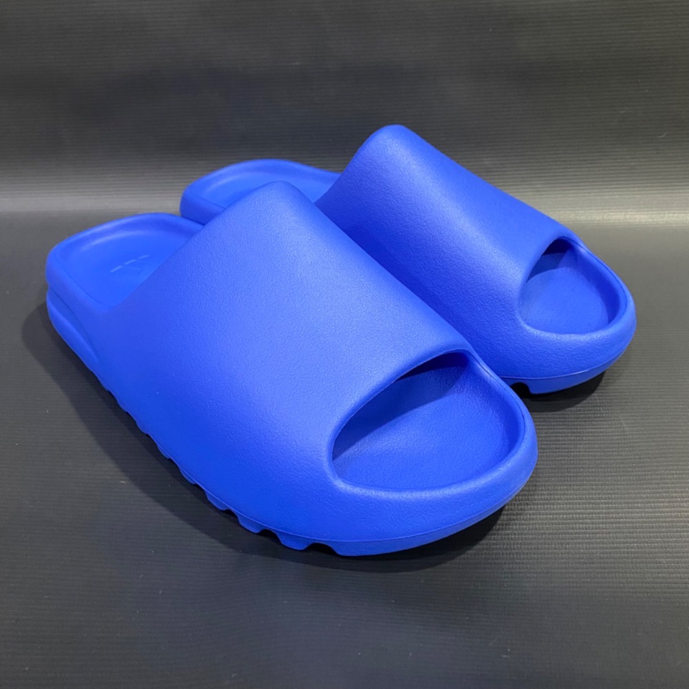 Yeezy Slide Azure — 44 / 45, Novo