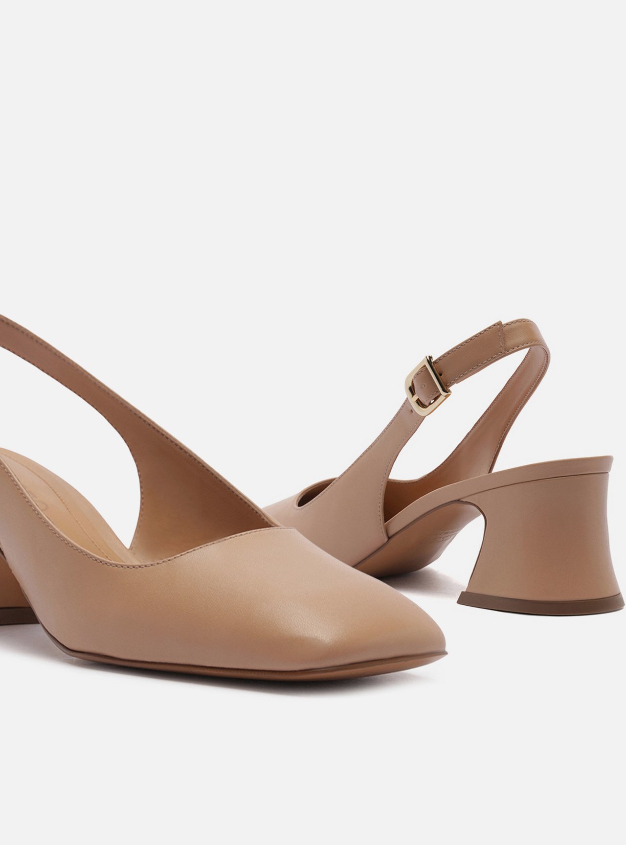 Foto 4 de Scarpin Bege Couro Bloco Bico Quadrado Slingback