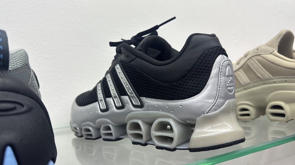 adidas Megaride Core Black Silver Metallic — 35, Novo