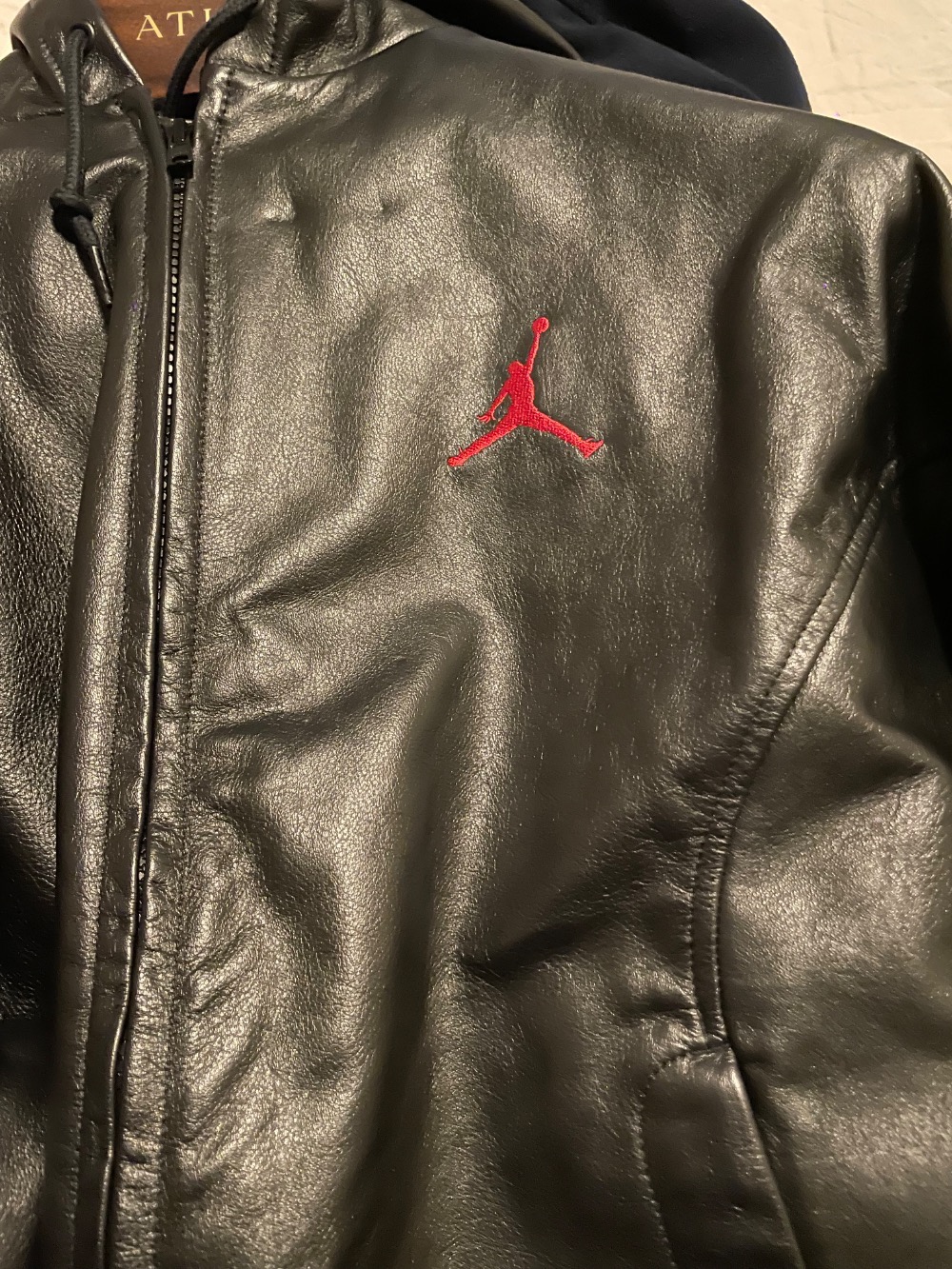 Air Jordan x Supreme Jaqueta Hooded Leather Black SS26-W15 — G, Novo