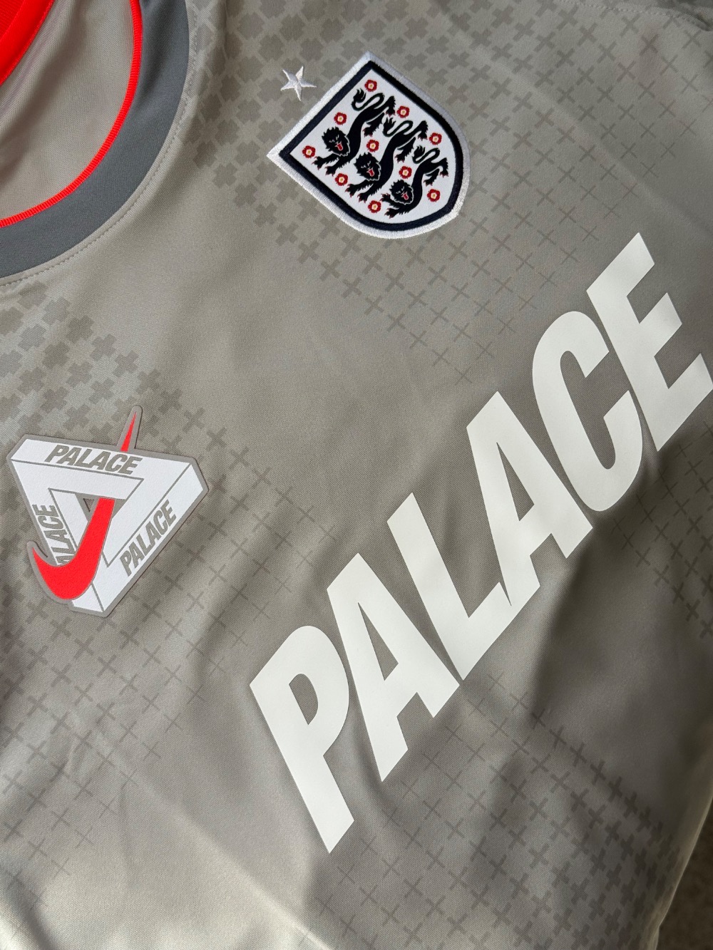 England x Palace x Nike Camiseta Dri-Fit Academy Pro Football Pewter Grey — G, Novo