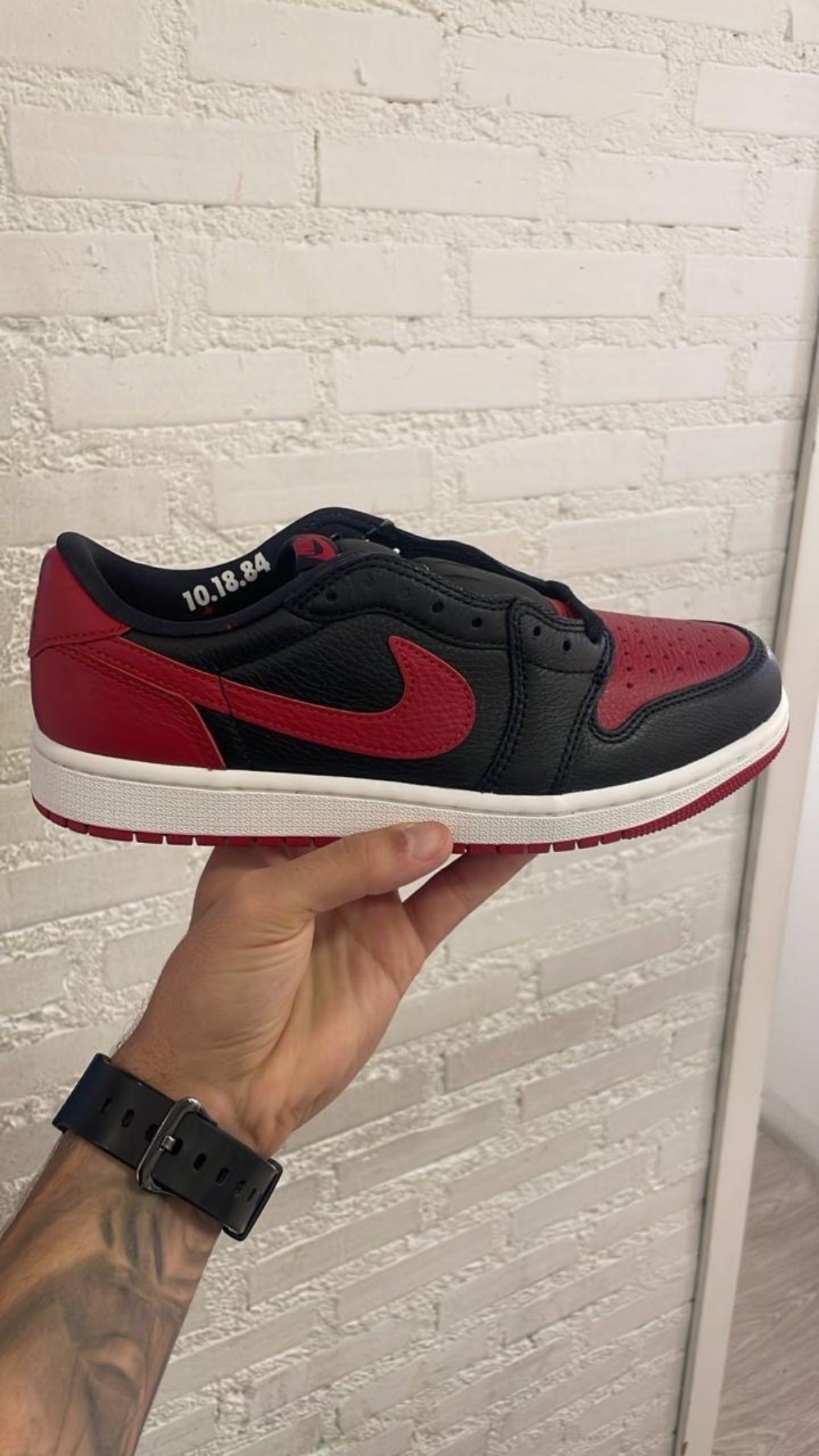 Air Jordan 1 Retro Low OG Banned Black Varsity Red — 38 / 39 / 39.5 / 40 / 40.5 / 41 / 41.5 / 42 / 42.5, Novo