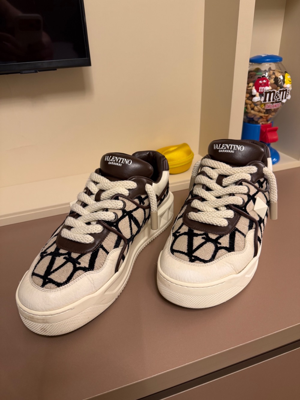 Valentino One Stud XL Beige — 43.5, Usado