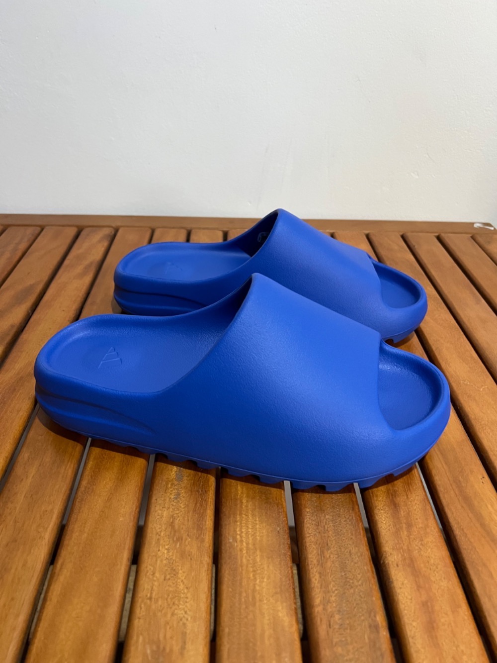 Yeezy Slide Azure — 40 / 40.5 / 41, Novo