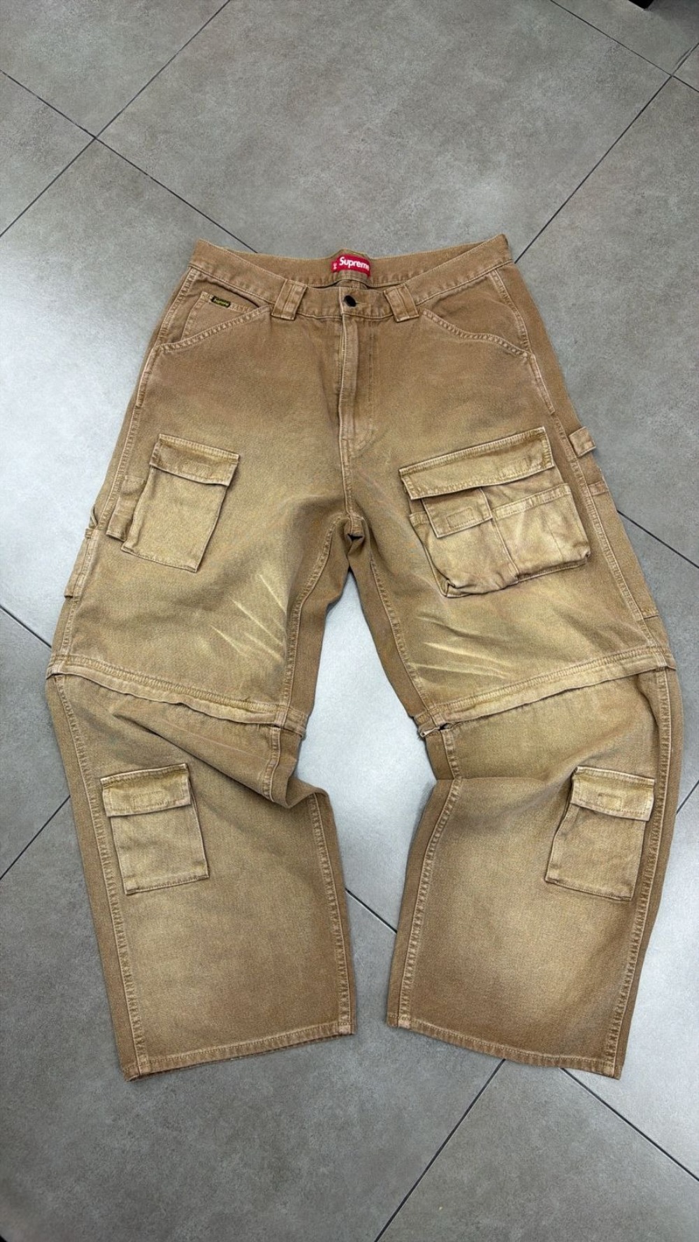 Calça Supreme Zip-Off Utility Tan SS26-W7 — 44, Novo