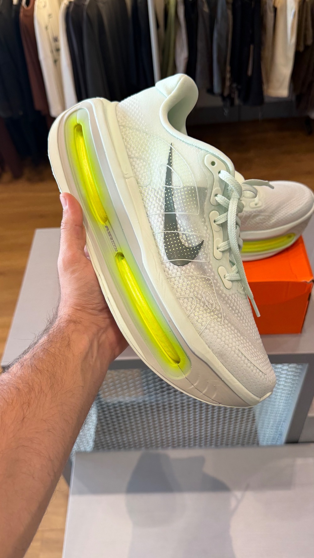 Nike Vomero Premium Barely Volt — 39, Novo