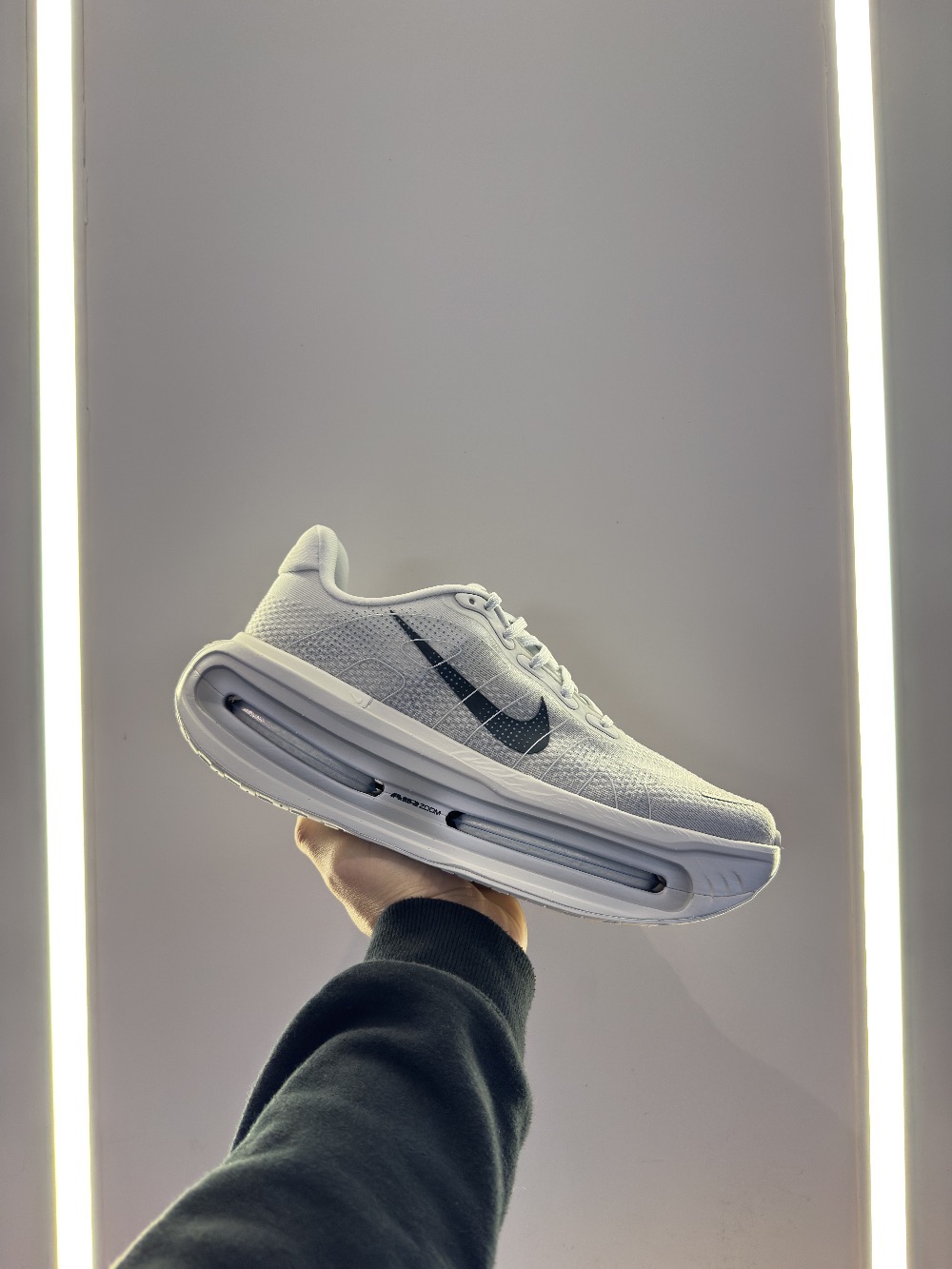 Nike Vomero Premium Off-White Grey Fog Dark Obsidian — 40, Novo