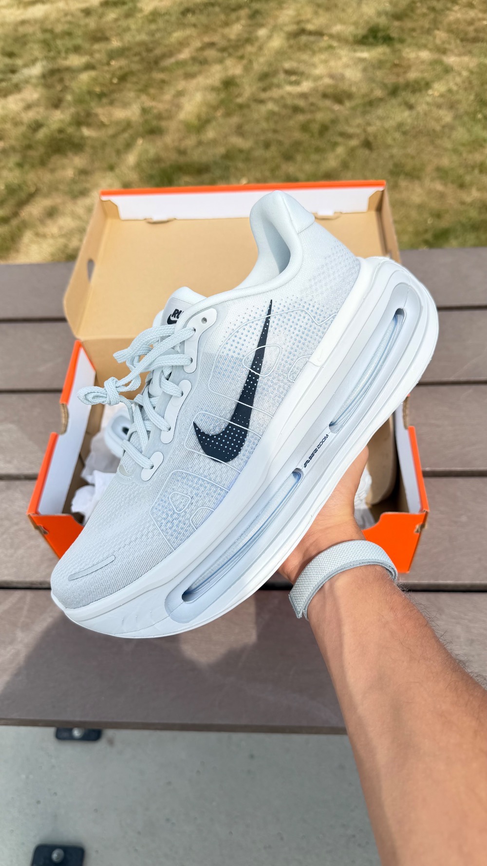 Nike Vomero Premium Off-White Grey Fog Dark Obsidian — 44, Novo