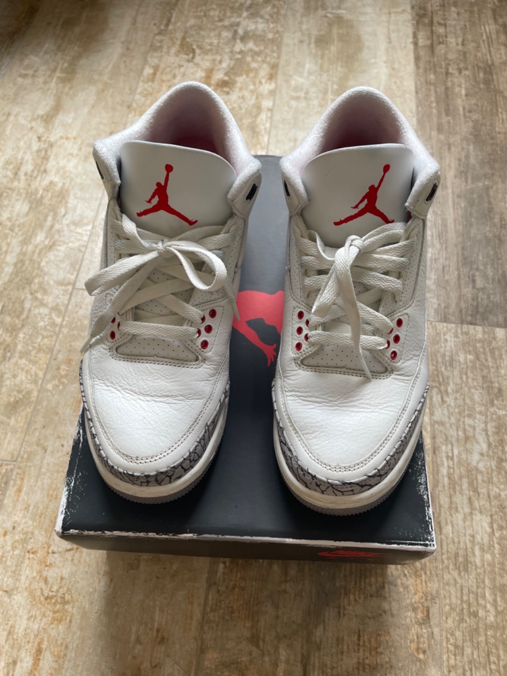 Air Jordan 3 White Cement Reimagined — 40, Usado