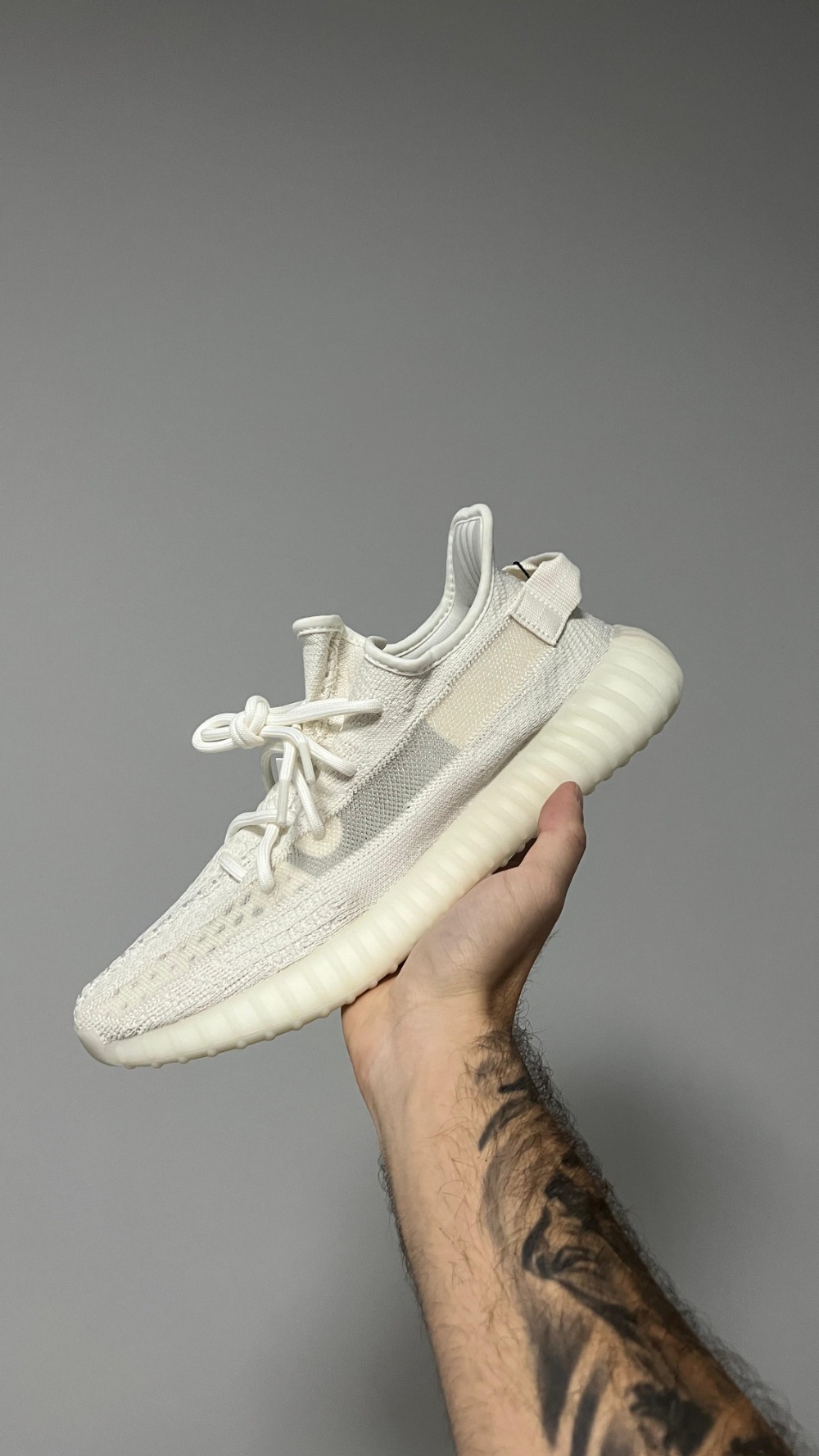 Yeezy Boost 350 V2 Bone — 43, Novo