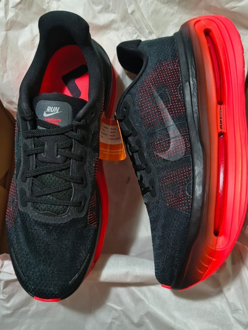 Nike Vomero Premium Black Bright Crimson — 43, Novo