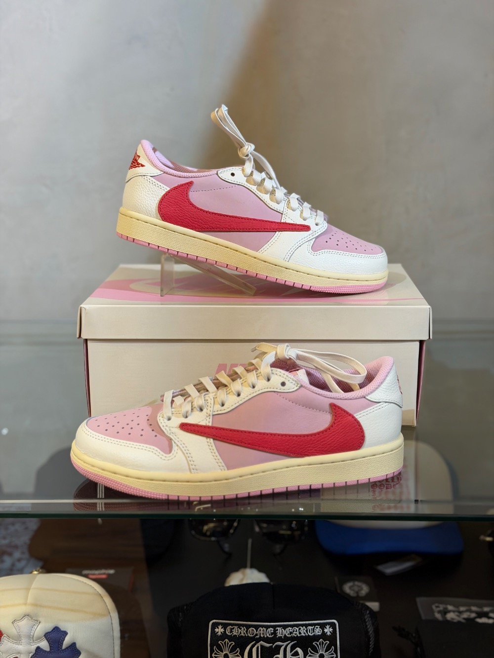 Travis Scott x Air Jordan 1 Low OG SP Sail Tropical Pink — 37.5, Novo
