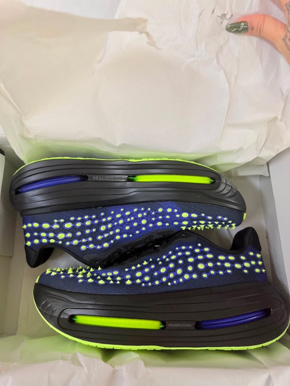 Nike Vomero Premium Rush Violet Volt Glow — 41, Novo
