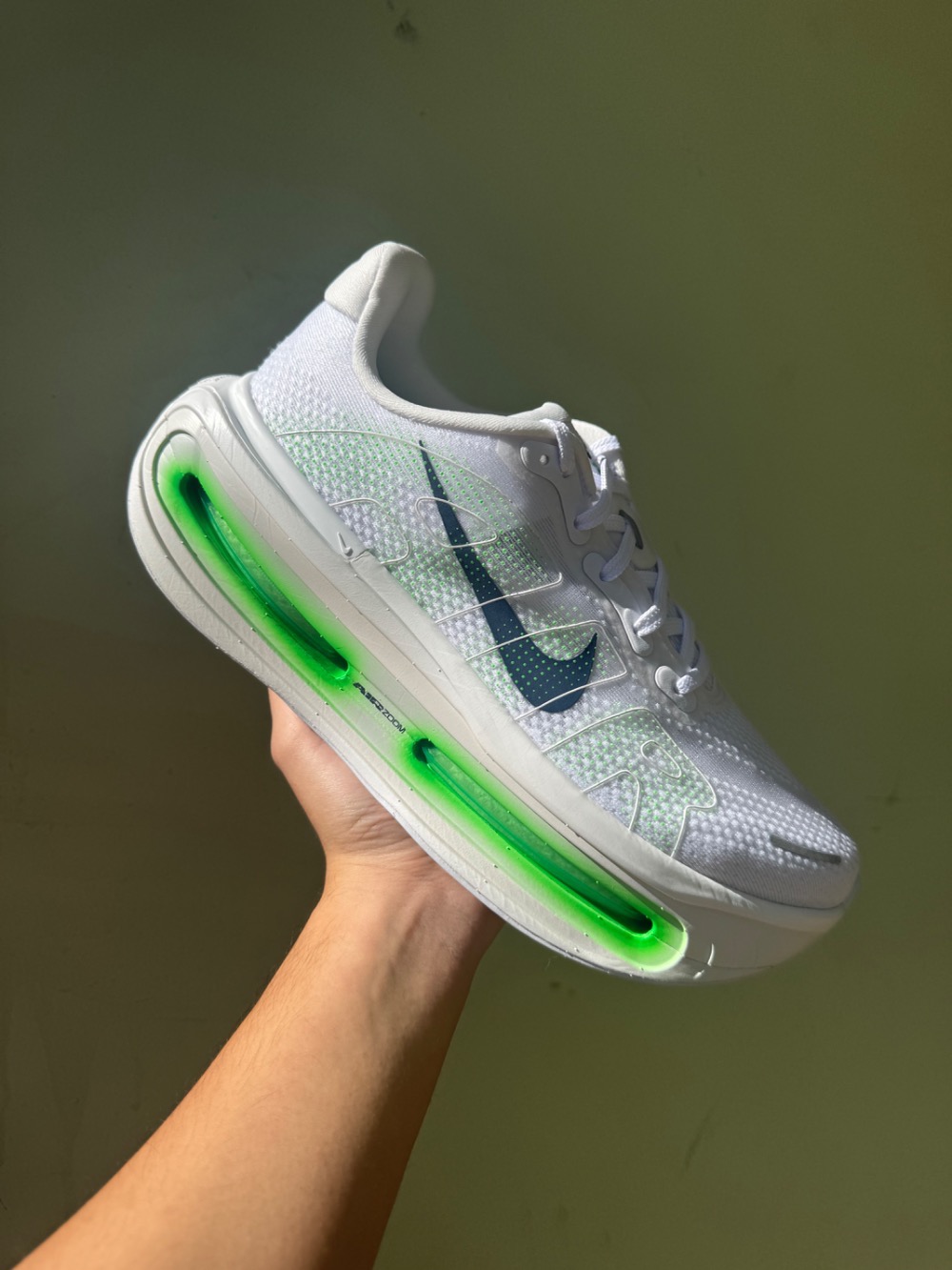 Nike Vomero Premium Green Spark — 40, Novo