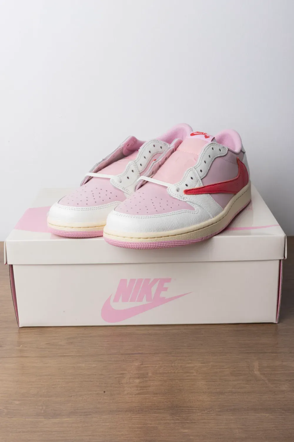 Travis Scott x Air Jordan 1 Low OG SP Sail Tropical Pink — 43, Novo