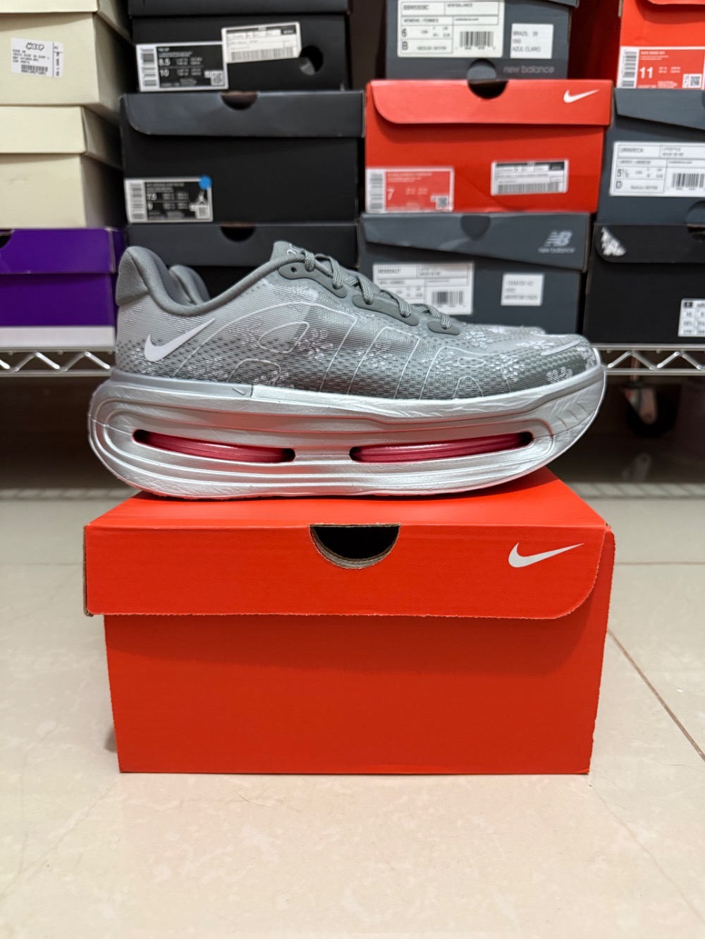 Nike Vomero Premium Geyser Grey Metallic Silver — 42.5, Novo