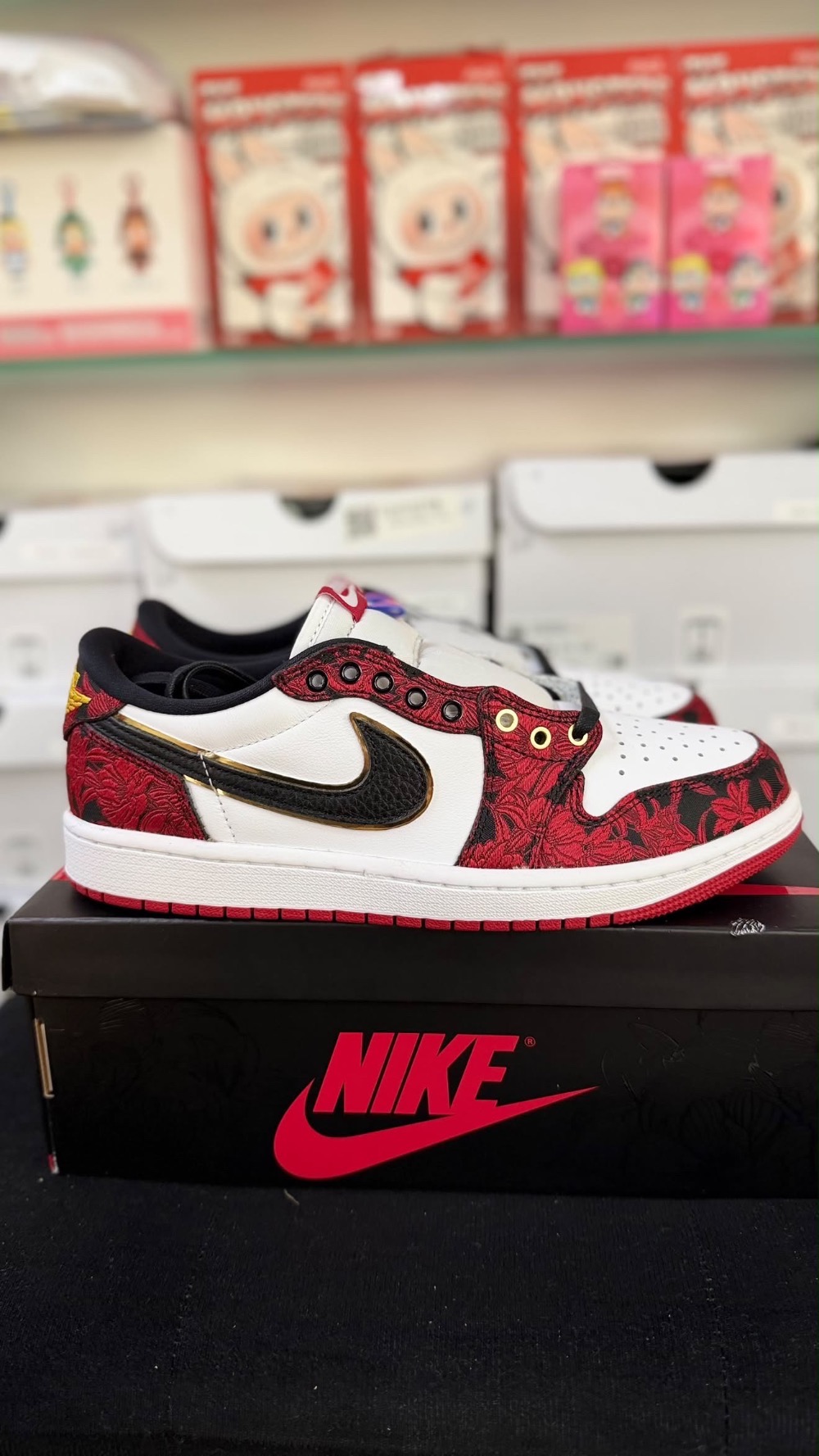 Air Jordan 1 Low Last Dance At The Garden Varsity Red — 39.5, Novo