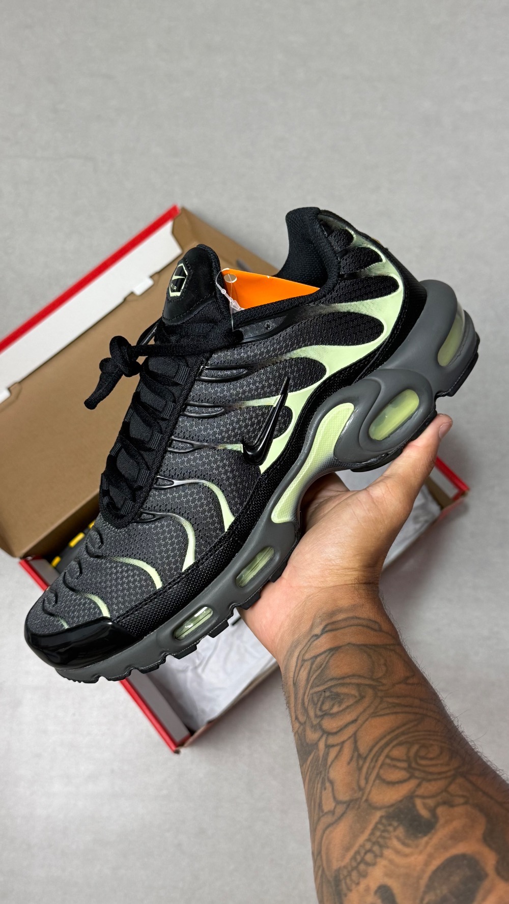 Nike Air Max Plus Iron Gray Light Liquid Lime Black — 41, Novo