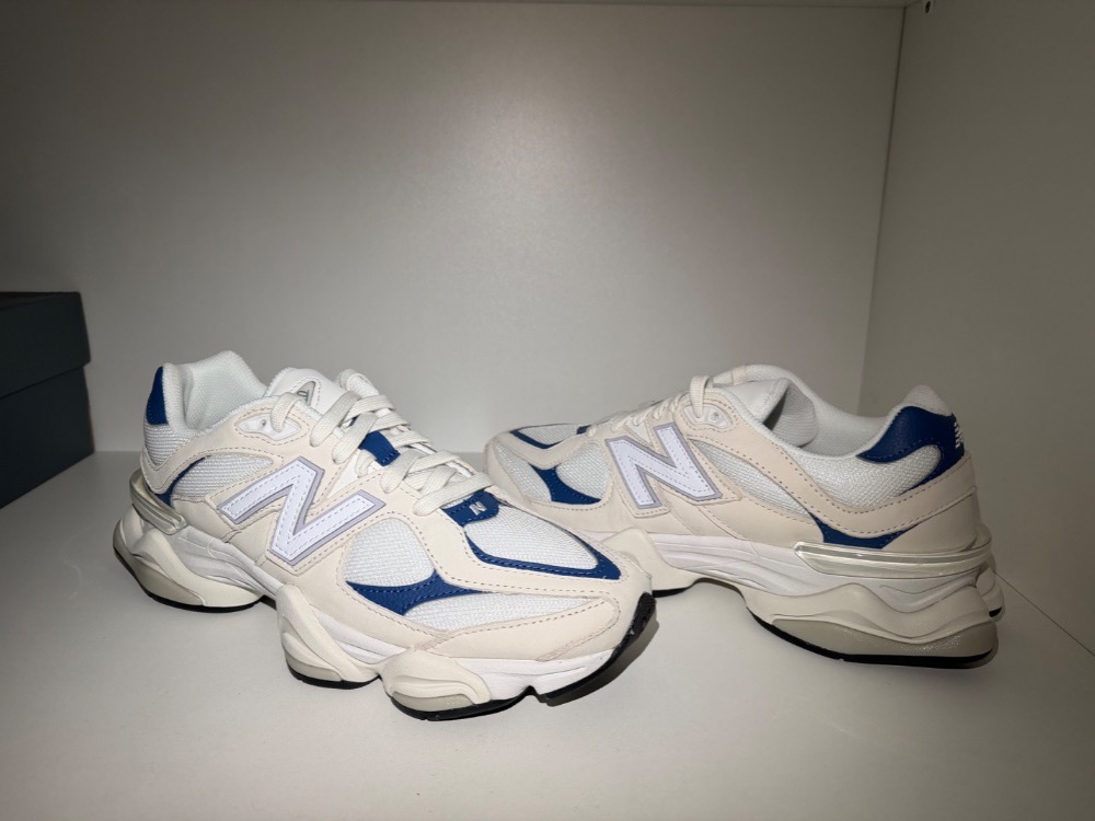 New Balance 9060 Light Beige Dark Blue — 42, Novo