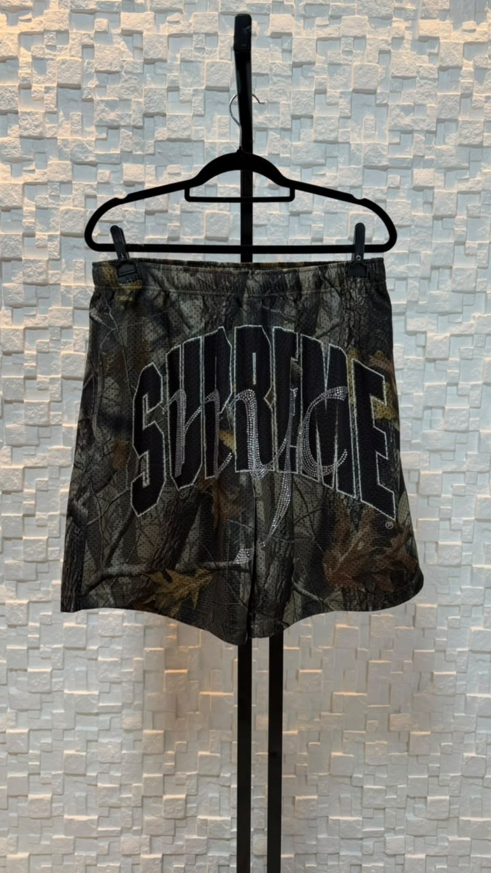 Short Supreme Rhinestone Mesh Realtree Hardwoods Camo SS26-W16 — M, Novo