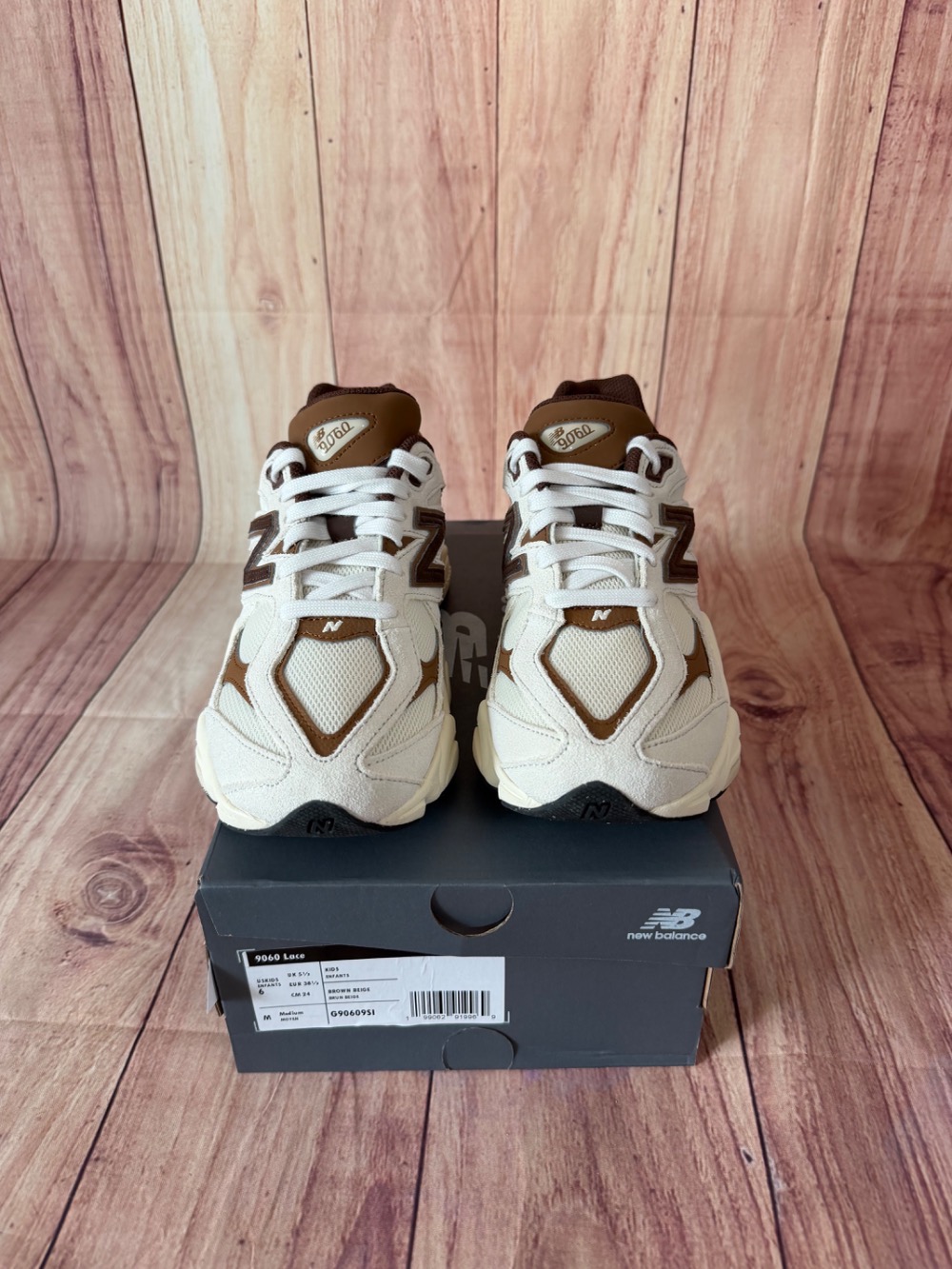 New Balance 9060 Breakfast Tea Angora — 37, Novo