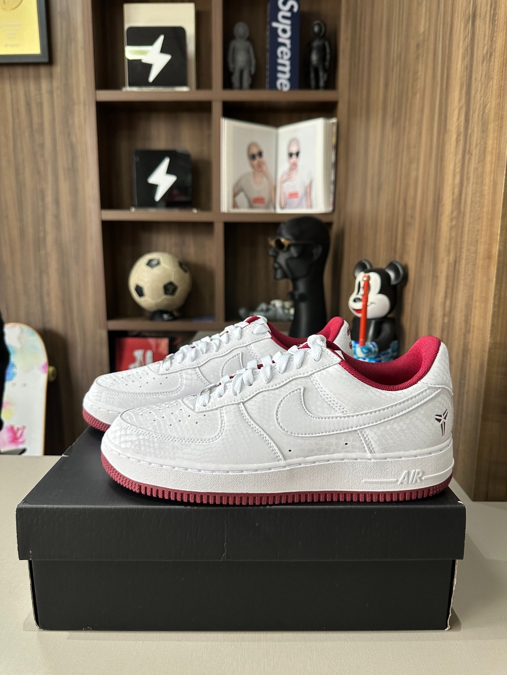 Kobe Bryant x Nike Air Force 1 Lower Merion Aces Team Red — 40, Novo