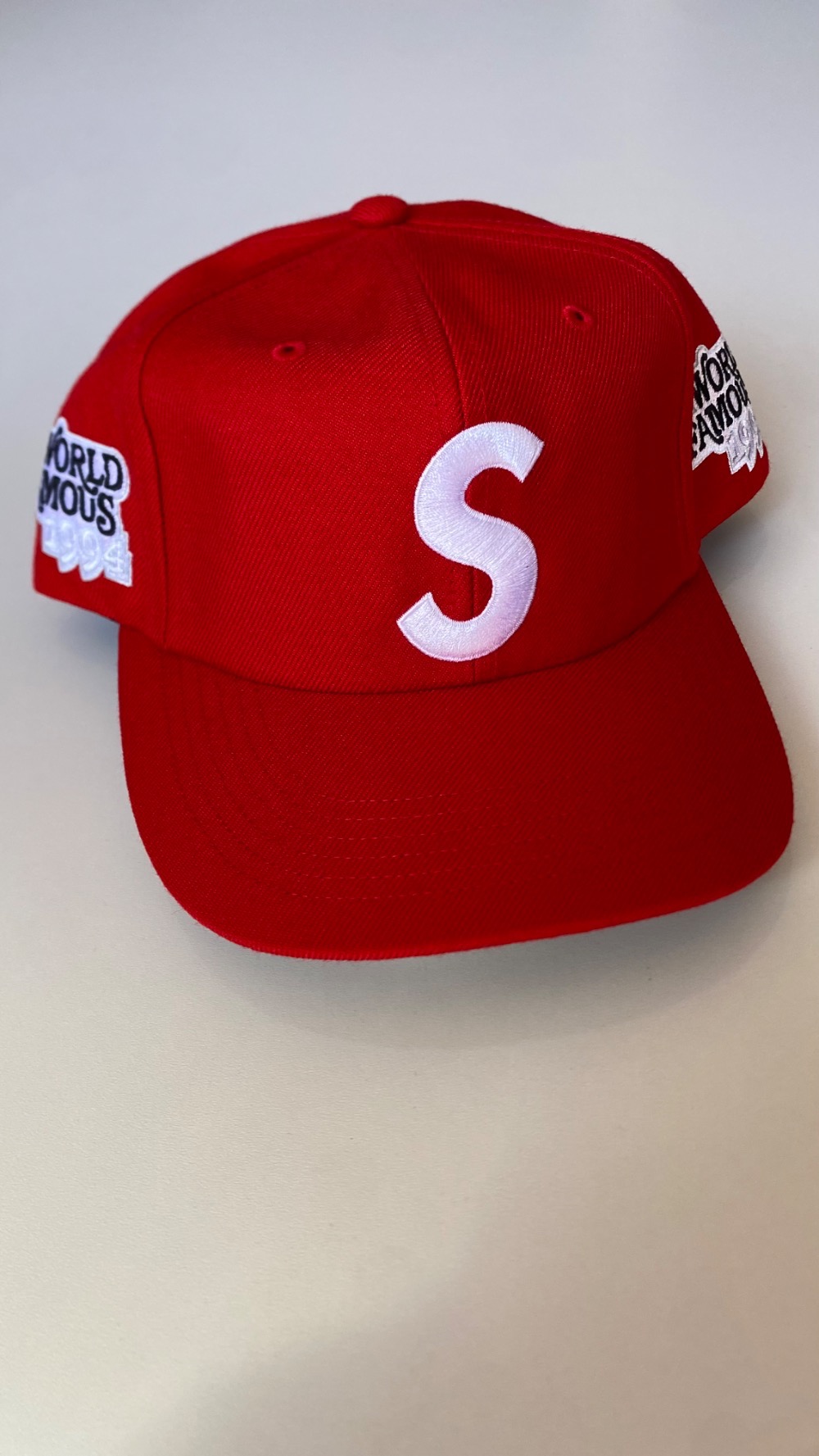 Boné Supreme World Famous S Logo 6-Panel Red SS26-W8 — Único, Novo