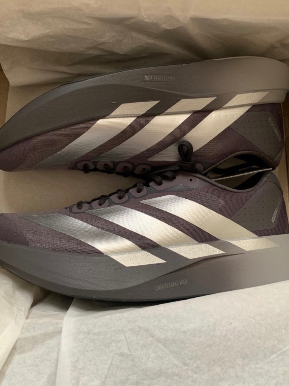 adidas Adizero EVO SL EXO Grey Strata Silver Metallic Light Granite — 42, Novo