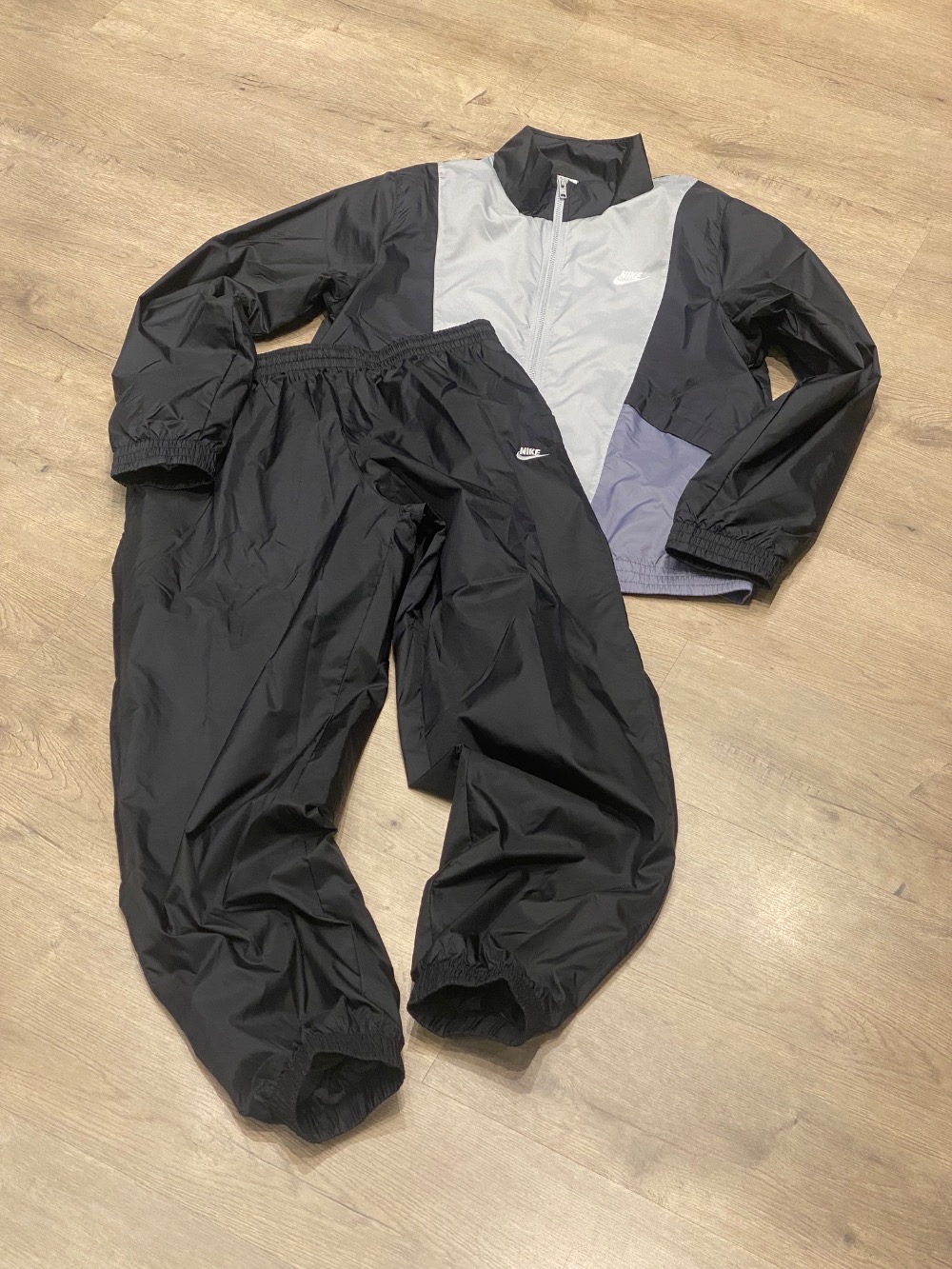 Conjunto Nike Woven Black Smoke Grey Light Smoke Grey White — P / M / G, Novo