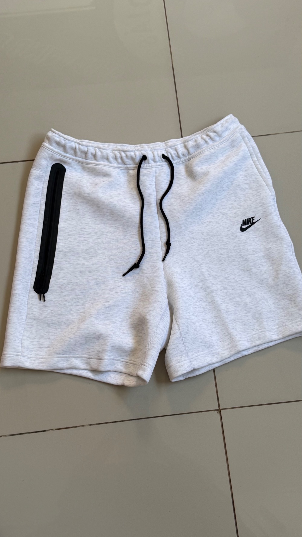 Bermuda Nike Sportswear Tech Fleece Birch Heather Black — XG, Novo