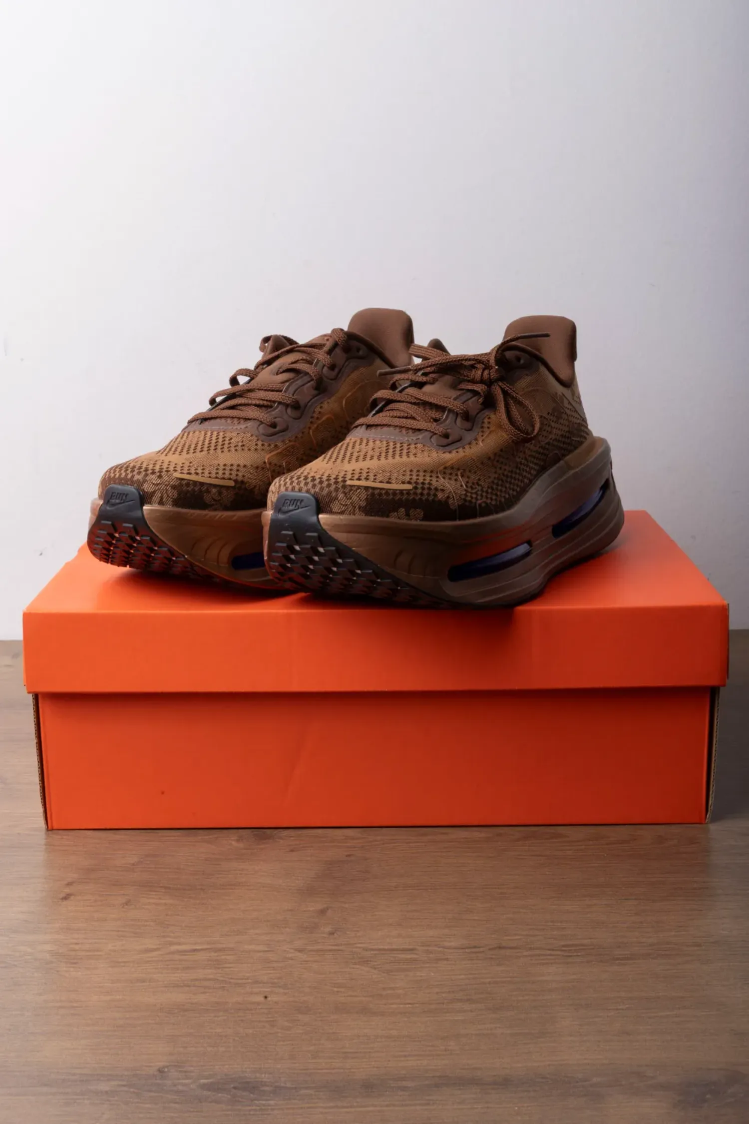 Nike Vomero Premium Flat Stout — 39.5, Novo