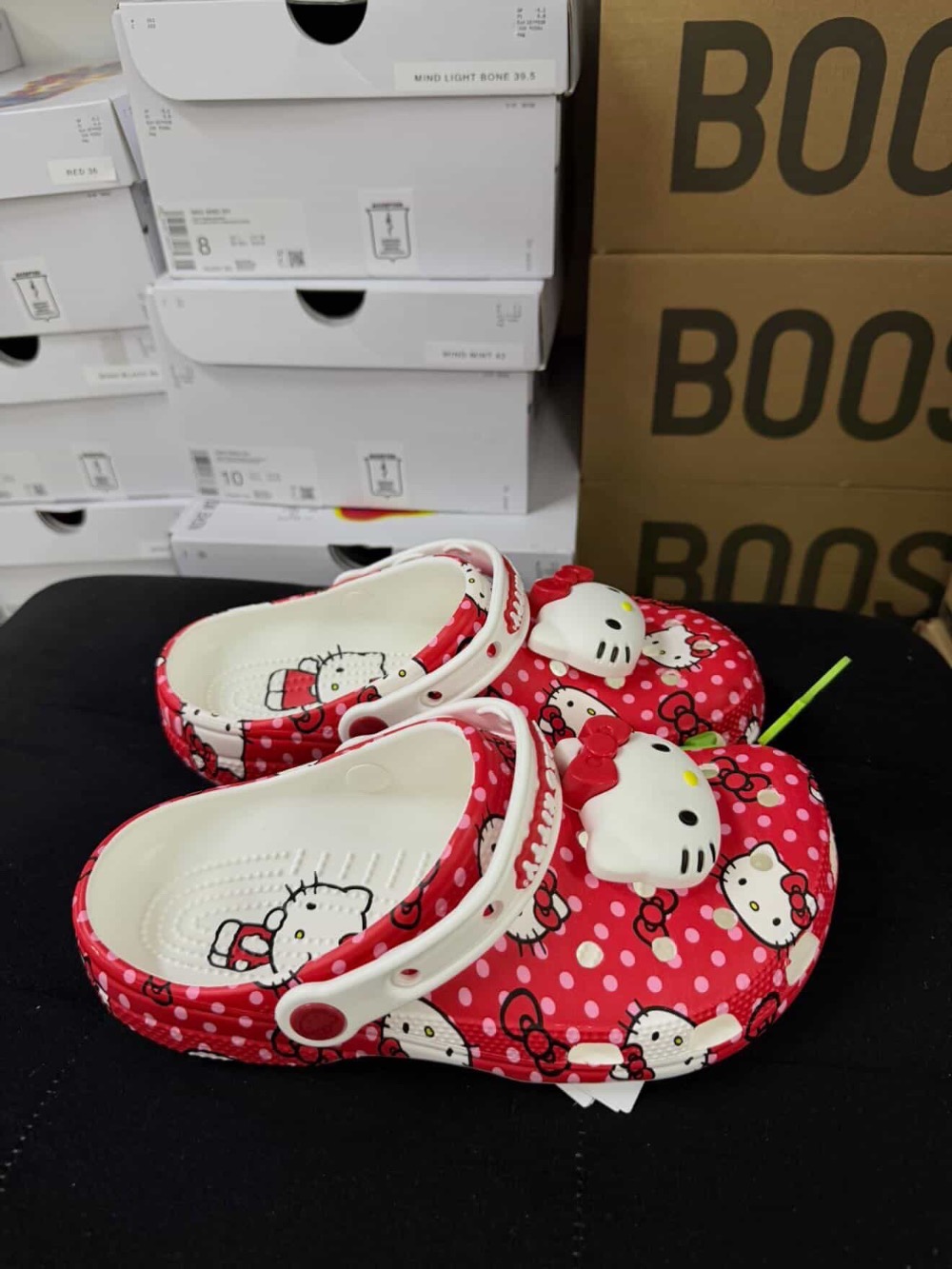 Crocs Classic Clog Hello Kitty Red — 37, Novo