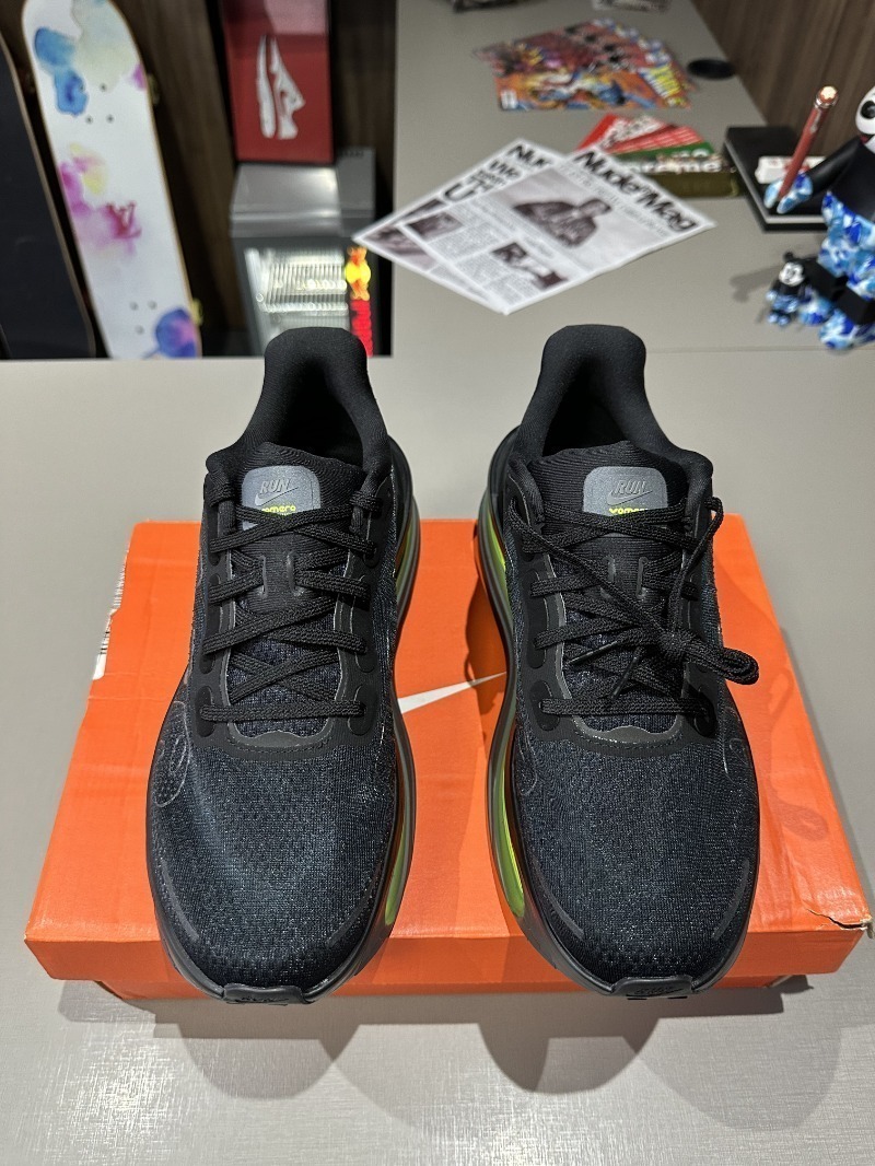 Foto 5 de Nike Vomero Premium Black Volt — 41, Novo