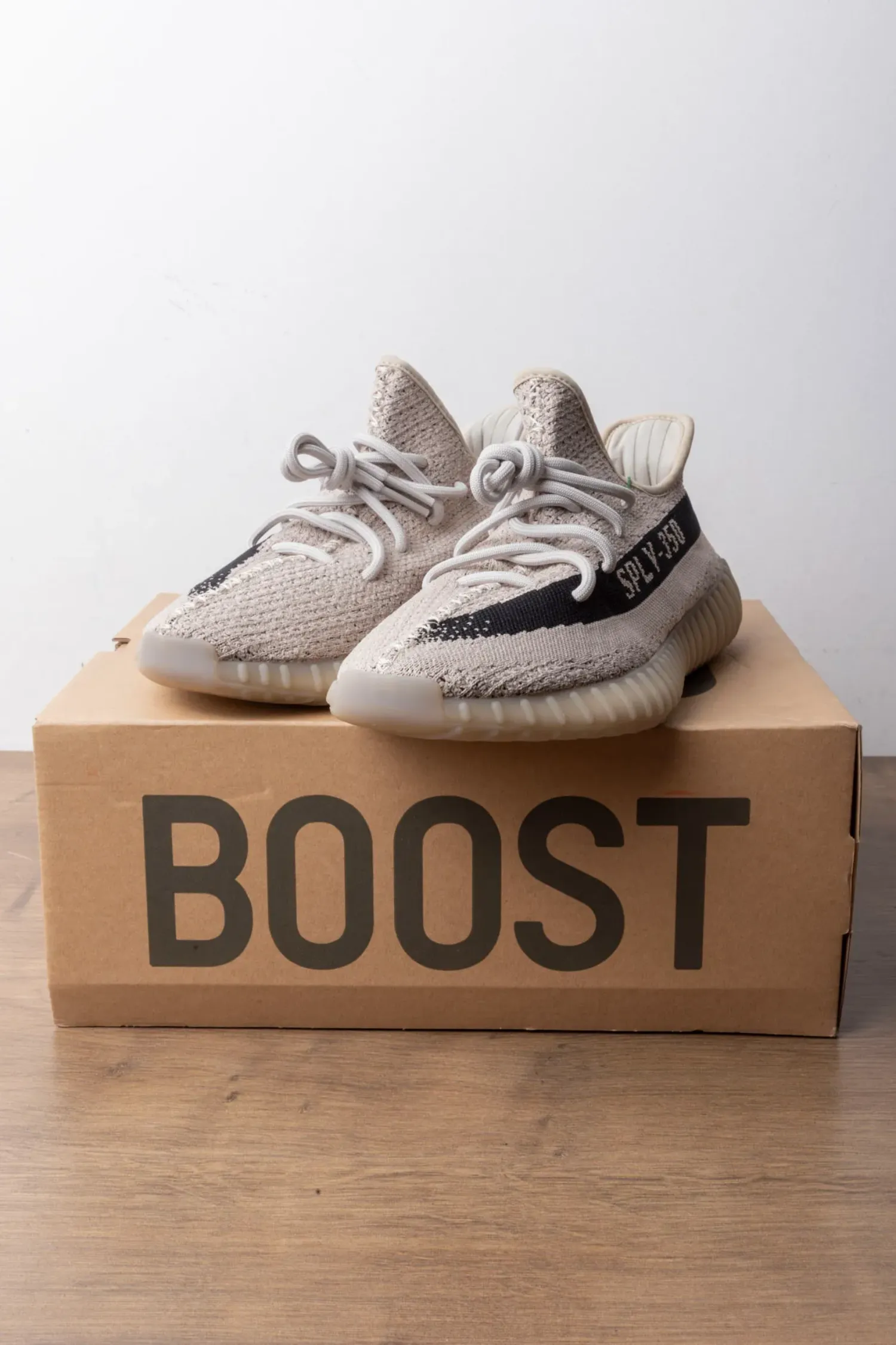 Yeezy Boost 350 V2 Slate — 41, Novo